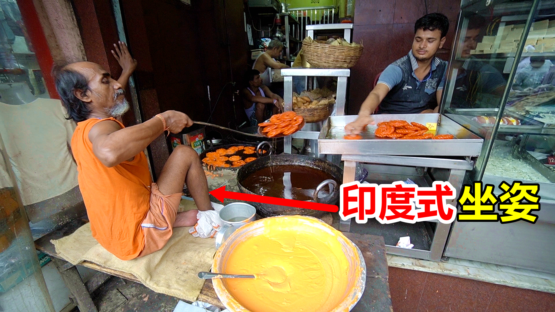 印度人早餐吃什么?中国小伙实拍印度商店,做饭姿势很特别